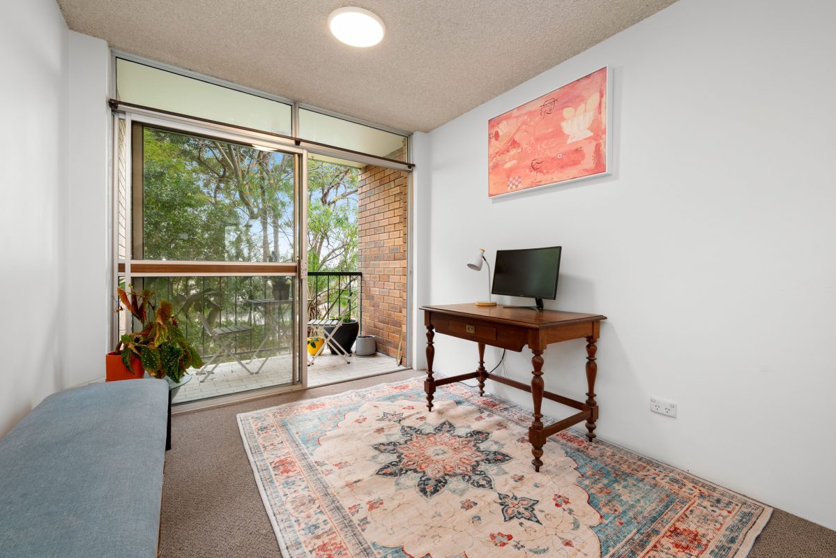 L42768660-QLD-4170