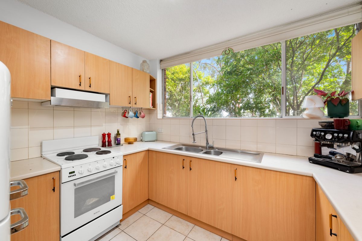 L42768660-QLD-4170